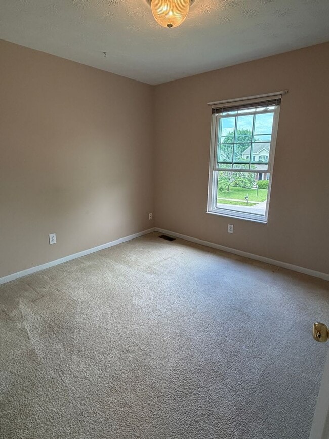 Building Photo - Beautiful, two-story, 4 bedroom home in Springboro!