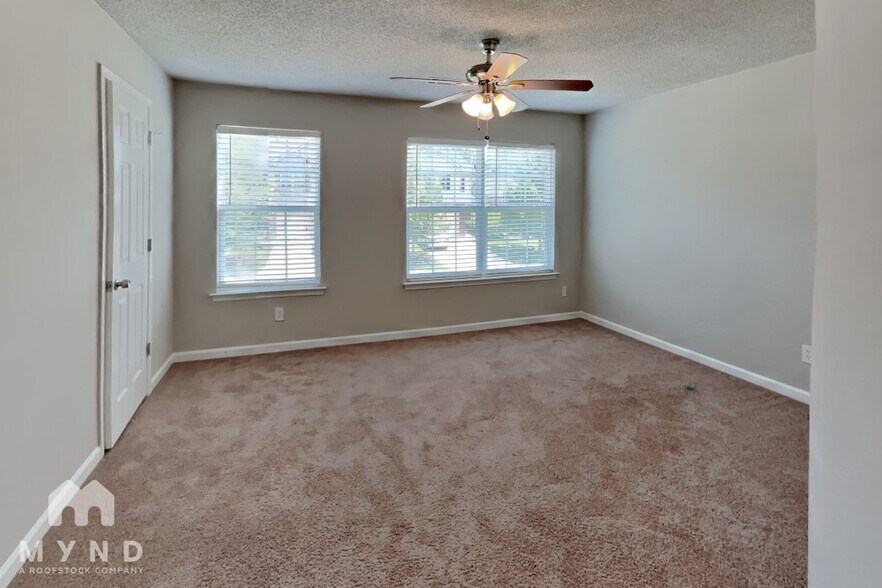 Building Photo - 6132 Hickory Ln Dr