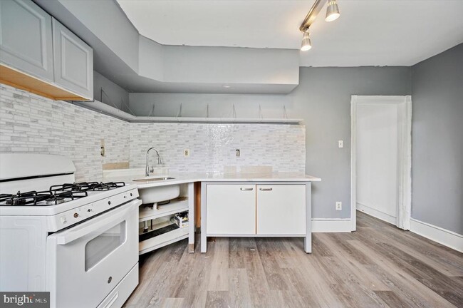 Building Photo - 5841 N 12th St