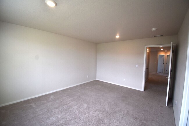 Building Photo - Beautiful Home in Cul De Sac!