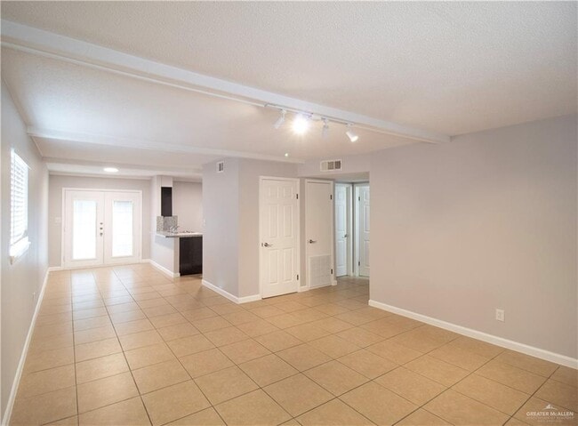 Building Photo - 10 Fern Ave W