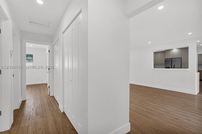 Building Photo - 8201 SW 42nd St