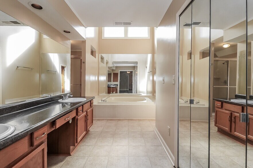 Building Photo - 2481 Meadowglen Trail