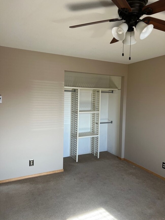 Building Photo - 702