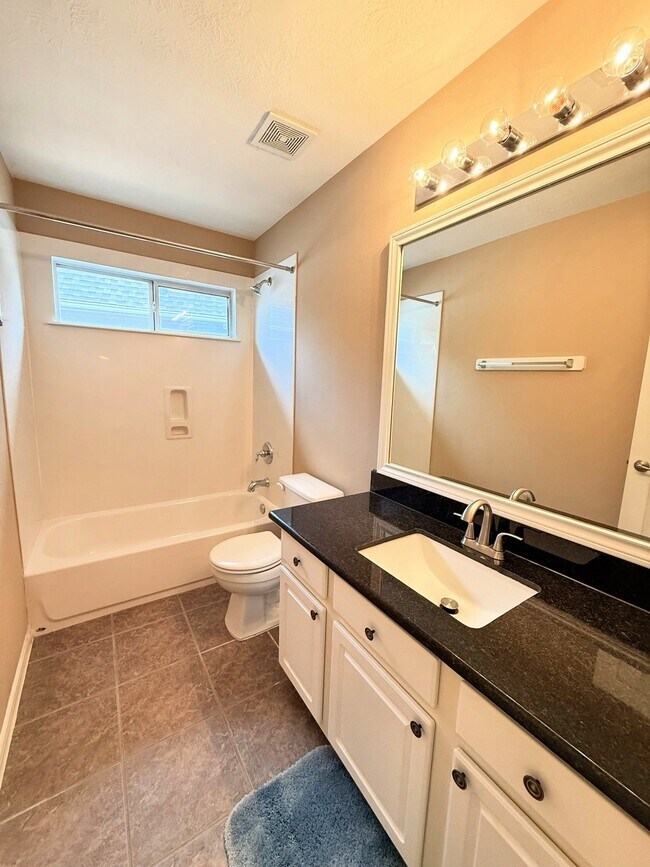 Building Photo - 2214 Jurgensen Ln