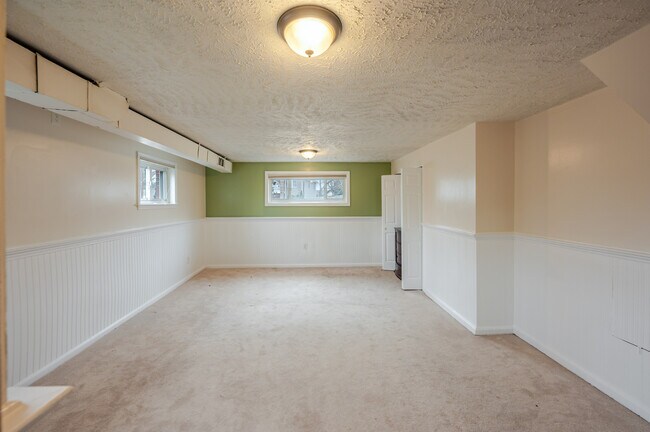 Building Photo - 5806 Flanders St