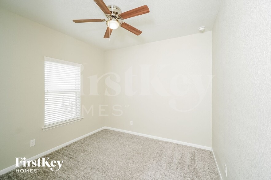 Building Photo - 8941 Elizabeth Pk