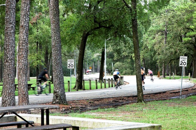 Building Photo - 5749 Larkin St