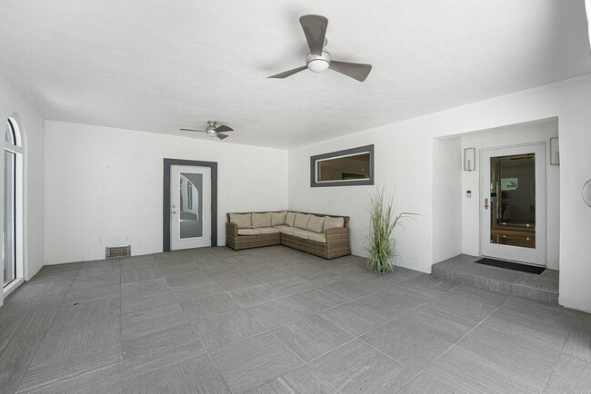 Building Photo - 2540 Mercedes Dr