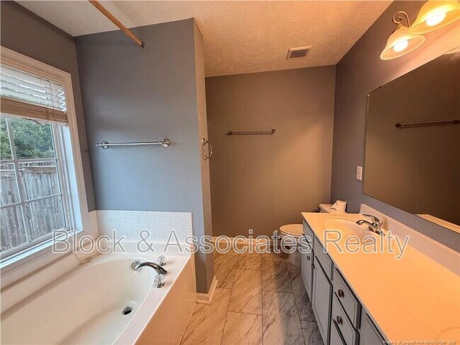 Building Photo - 68 Sunridge Dr