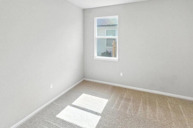 Building Photo - 211 Rainmaker Ln