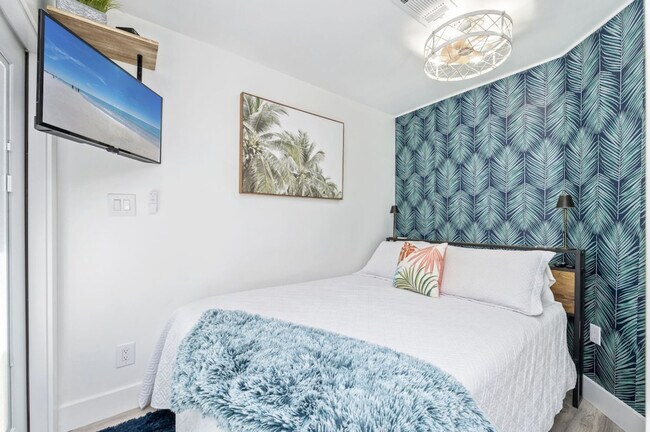 Building Photo - 775 Gulf Shore Dr