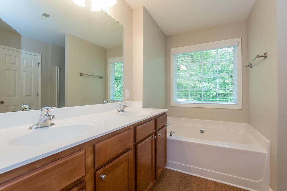 Building Photo - 170 Ripple Creek Dr SW