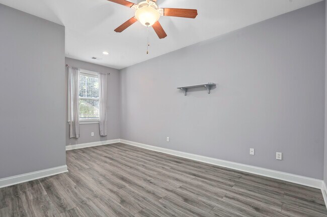 Building Photo - 1201 Dingle Rd