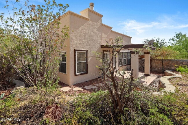 Building Photo - 205 N Alto Mesa Dr
