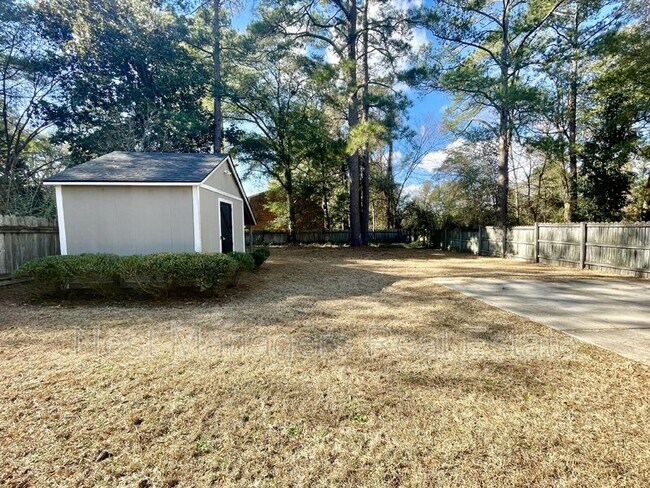 Building Photo - 228 Pinecrest Dr