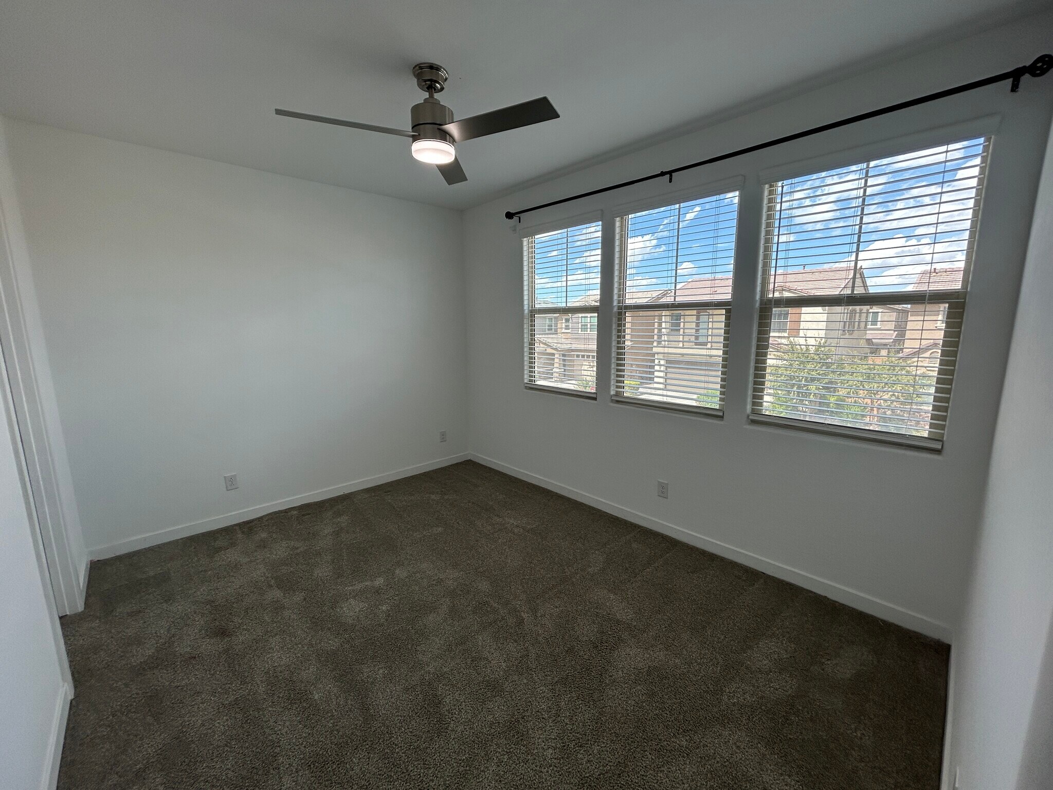 Building Photo - 2521 E Athena Ave