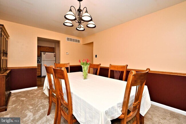 Building Photo - 800 Beacon Ct