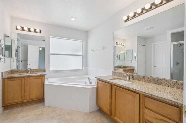 Building Photo - 622 Delancey Dr