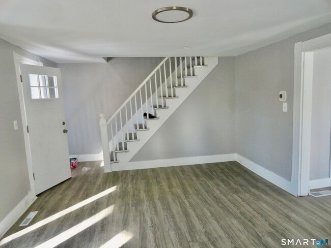 Building Photo - 830 Main St