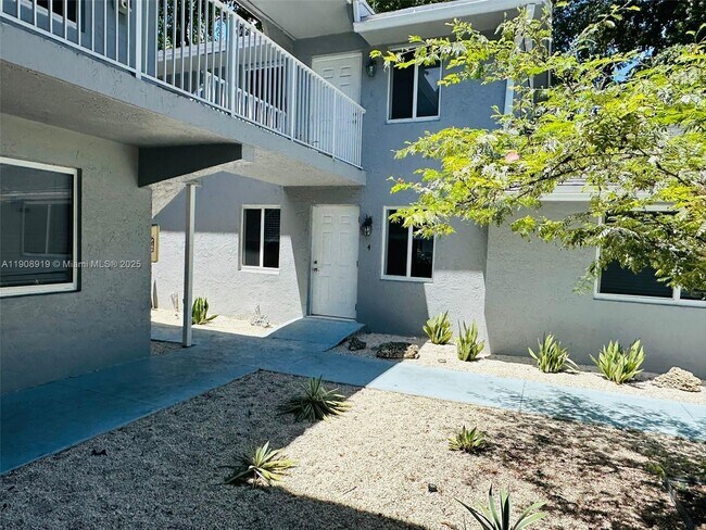 Building Photo - 414 SE 14th St