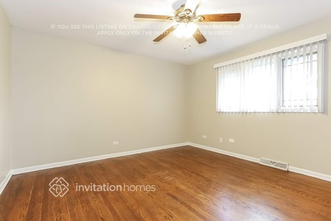 Building Photo - 9922 S 86th Ave