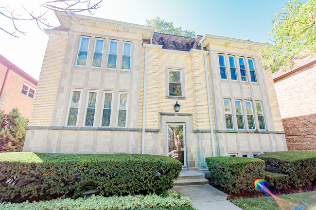 Primary Photo - 6669 W Devon Ave