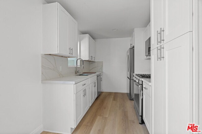 Building Photo - 814 3rd St