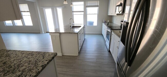 Building Photo - Spacious 4BR House in Charlotte