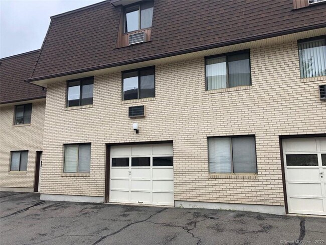 Building Photo - 6 Bouton St E