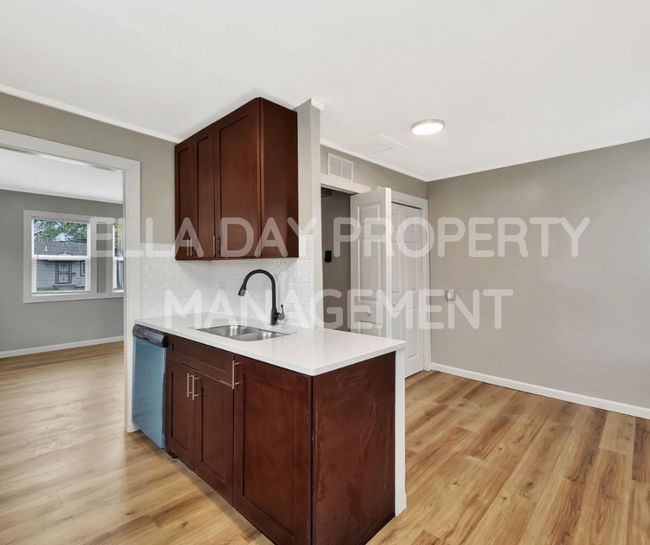 Building Photo - 2505 N Chautauqua Ave