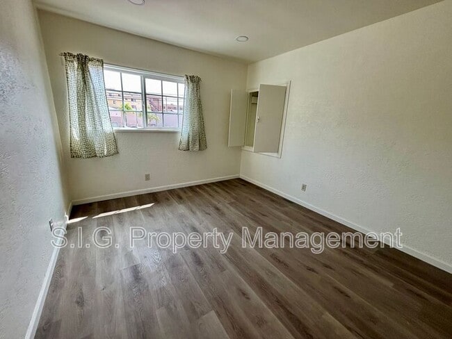 Building Photo - 3819 1/2 Verdugo Rd