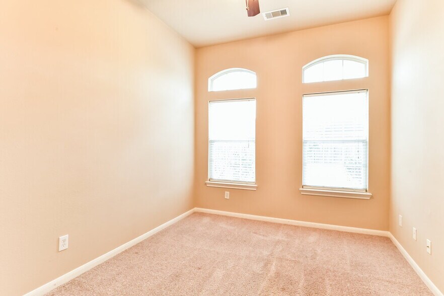 Building Photo - 13407 Forest Pines Village Ln