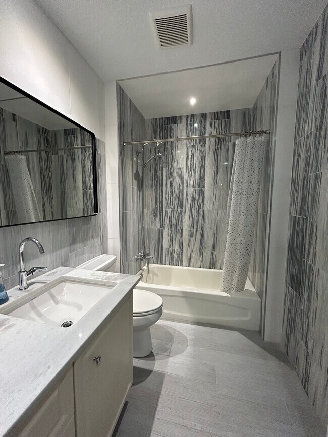 2nd Marble bathroom/shower - 28 Harbour Isle Dr W