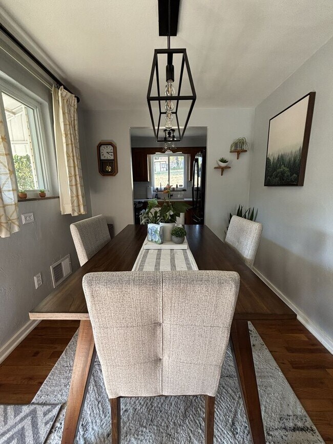 Building Photo - 3 Bed 1 Bath in Coraopolis, PA