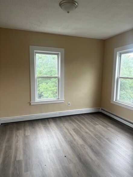 Building Photo - 21 Dewey St