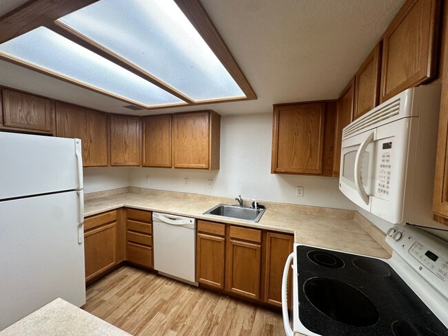 Building Photo - Charming Loft Style 2-Bedroom 2-Bath Condo with Dual Balconies