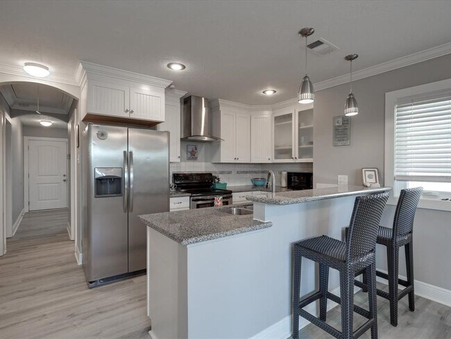 Building Photo - 10 Windsor Ct