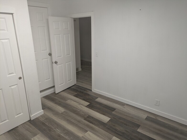 Building Photo - 502 W Market St