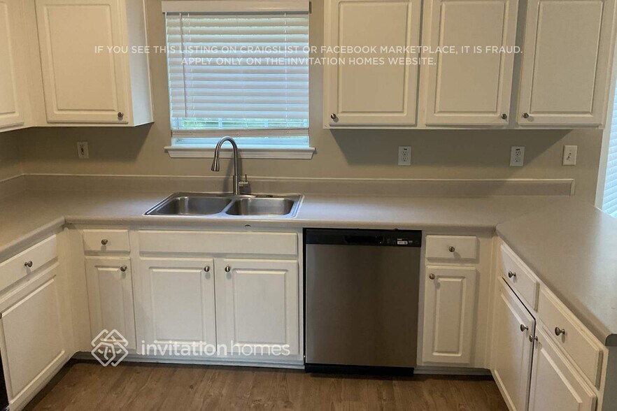 Building Photo - 721 White Dove Dr