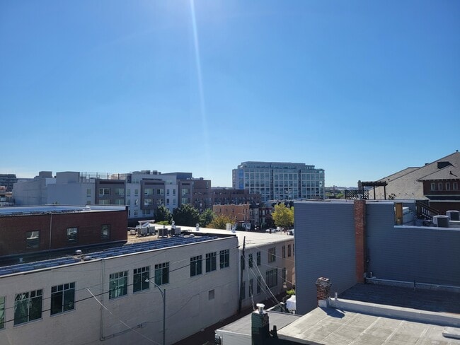 Building Photo - 127 Quincy Pl NE