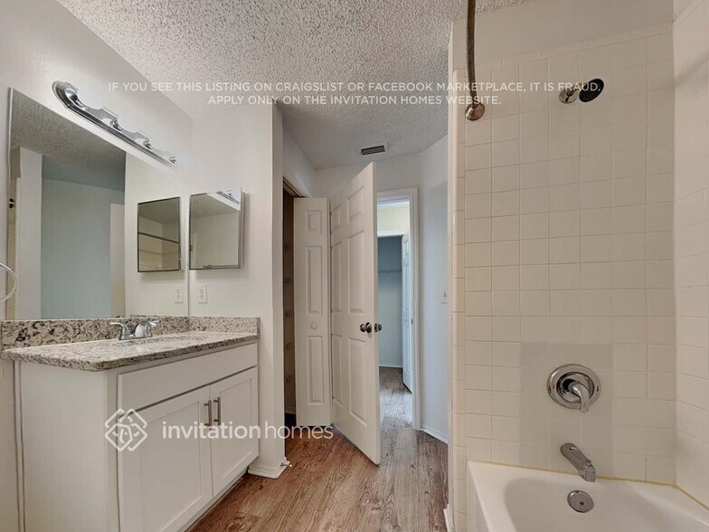 Building Photo - 1006 Henson Ct