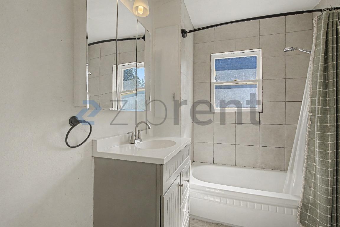 Building Photo - Unit