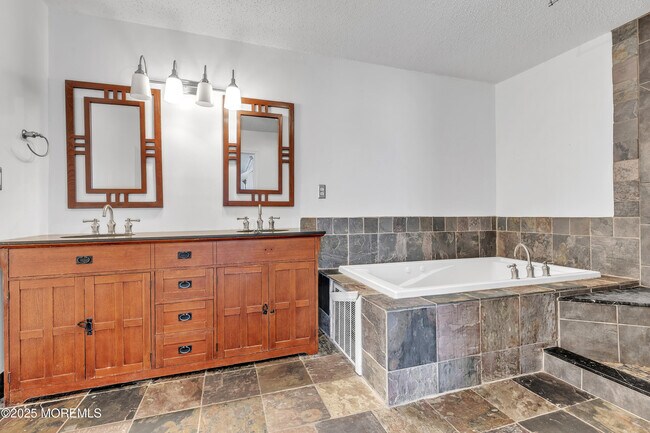 Building Photo - 2106 Grassy Hollow Dr