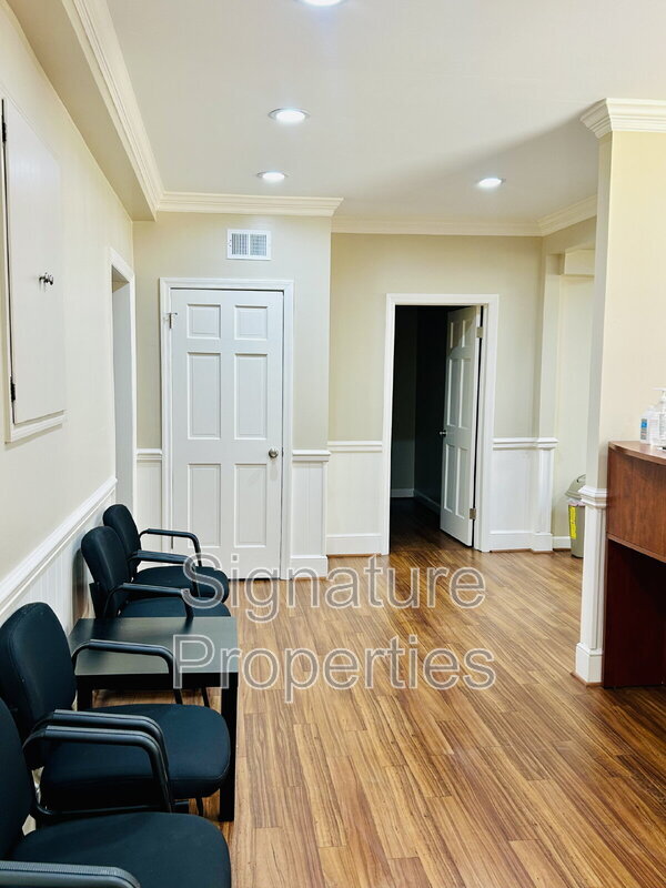Building Photo - 1821 Seymour Dr
