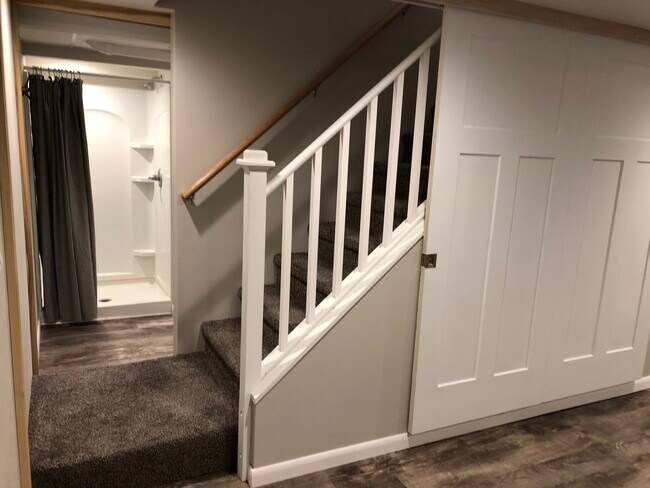 Building Photo - 1607 Plymouth Ave