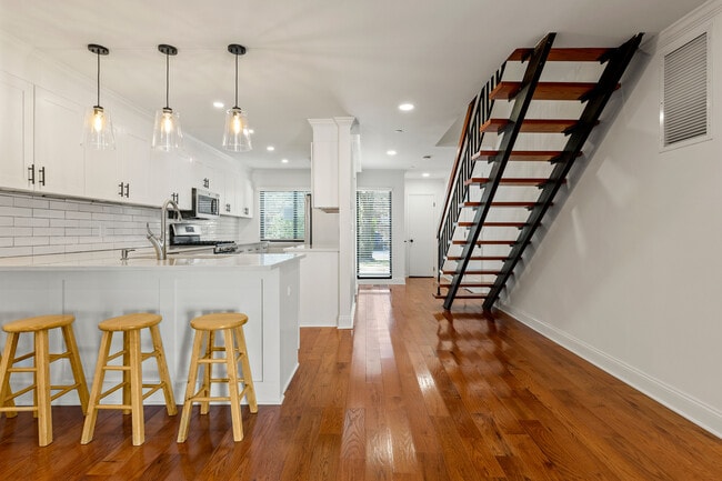 Building Photo - 50 Pondview Rd