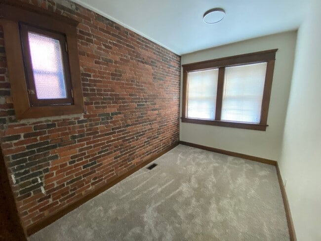 Building Photo - 1/2 Off First Full Month's Rent - Experien...