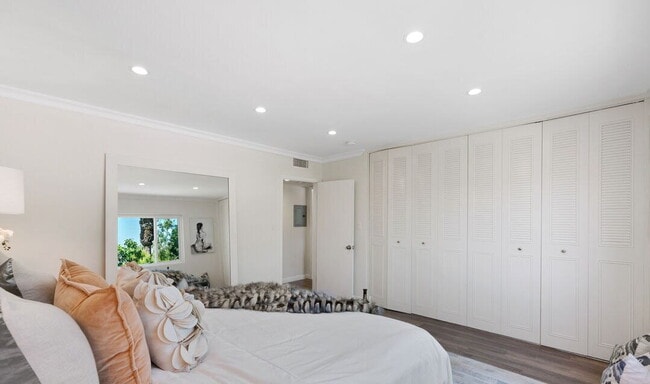 Building Photo - "Awesome 1-Bedroom Bronx Haven with Gleami...