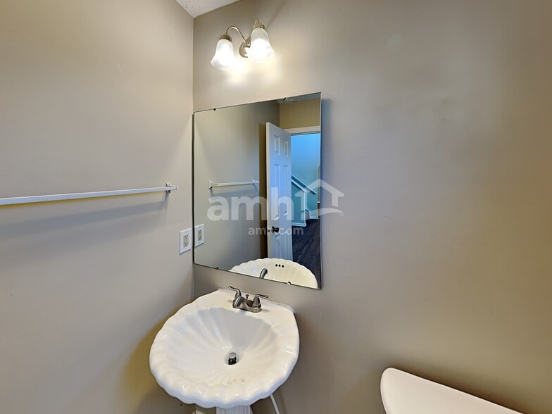 Building Photo - 4870 Bixby Ridge Dr E